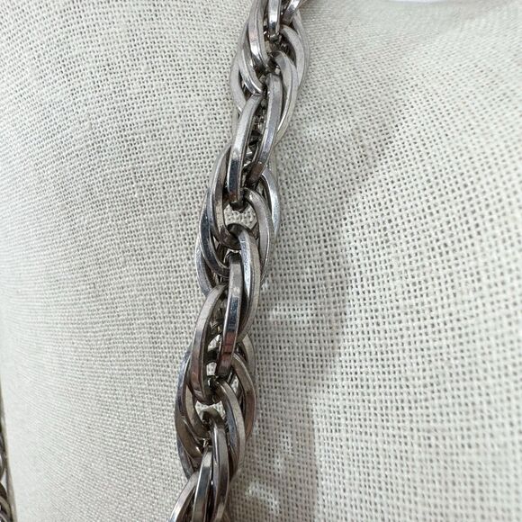 Large Chunky Silver Chain Necklace With Toggle Closure Mob Wife 27” - Picture 3 of 11